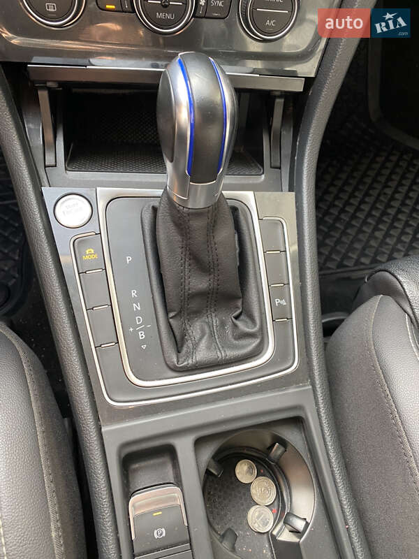 Хетчбек Volkswagen e-Golf 2019 в Києві