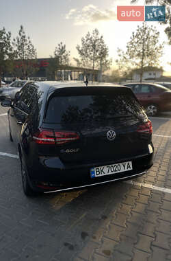 Хетчбек Volkswagen e-Golf 2016 в 