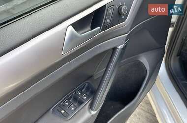 Хетчбек Volkswagen e-Golf 2014 в 