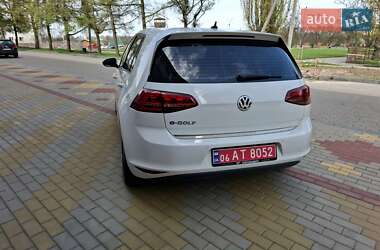 Хэтчбек Volkswagen e-Golf 2015 в 
