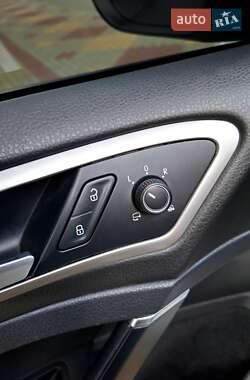 Хэтчбек Volkswagen e-Golf 2015 в 