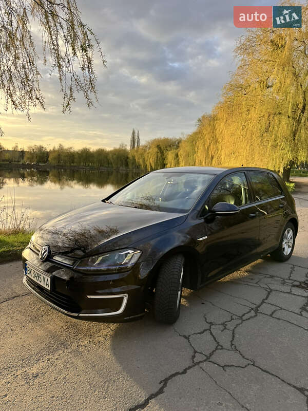 Хетчбек Volkswagen e-Golf 2016 в Рівному