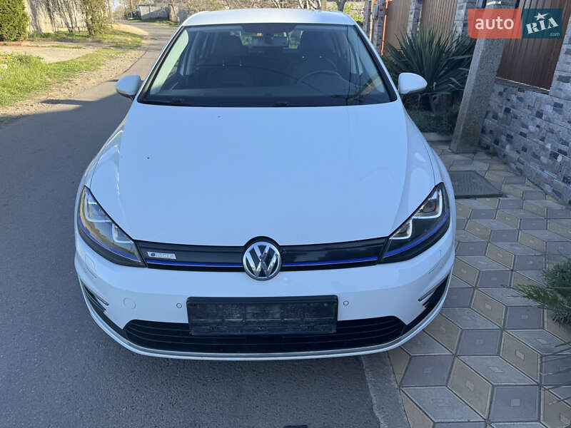 Хэтчбек Volkswagen e-Golf 2016 в 