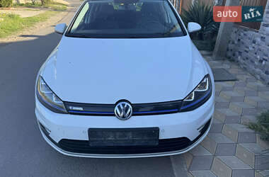 Хэтчбек Volkswagen e-Golf 2016 в 