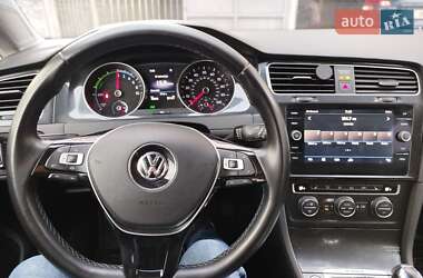 Хэтчбек Volkswagen e-Golf 2019 в 