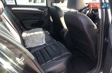 Хетчбек Volkswagen e-Golf 2016 в 