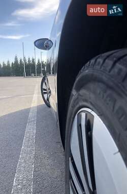 Хетчбек Volkswagen e-Golf 2016 в 