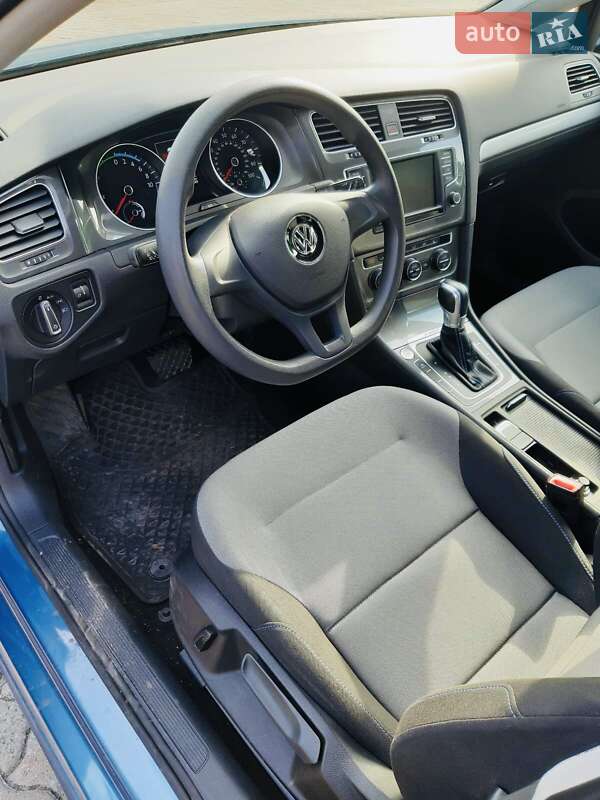 Хетчбек Volkswagen e-Golf 2016 в Києві