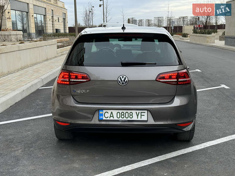 Хэтчбек Volkswagen e-Golf 2015 в Умани