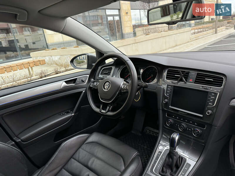Хэтчбек Volkswagen e-Golf 2015 в Умани