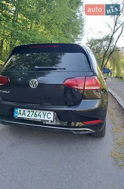 Хэтчбек Volkswagen e-Golf 2017 в 