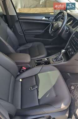 Хэтчбек Volkswagen e-Golf 2017 в 