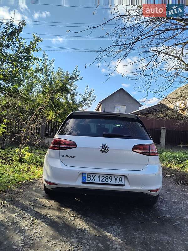 Хетчбек Volkswagen e-Golf 2014 в 