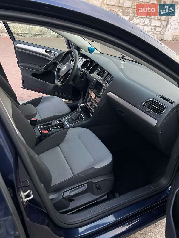 Хэтчбек Volkswagen e-Golf 2016 в Киеве