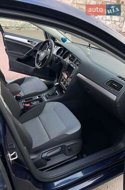 Хэтчбек Volkswagen e-Golf 2016 в 