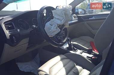 Хетчбек Volkswagen e-Golf 2015 в 