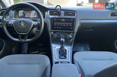 Хэтчбек Volkswagen e-Golf 2017 в 