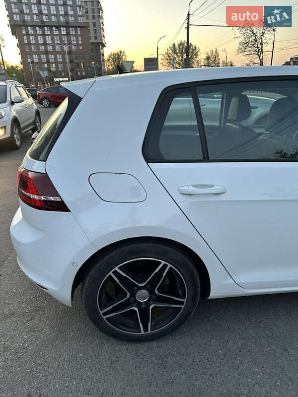 Хэтчбек Volkswagen e-Golf 2014 в Днепре