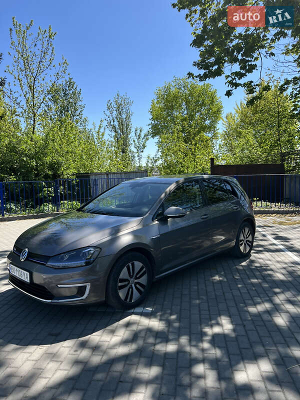 Volkswagen e-Golf 2015