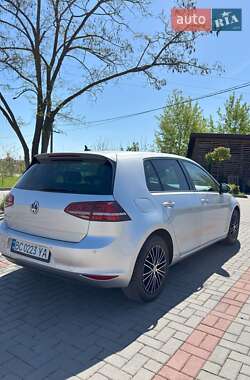Хэтчбек Volkswagen e-Golf 2014 в 