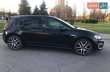 Хэтчбек Volkswagen e-Golf 2016 в 