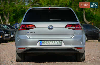 Хэтчбек Volkswagen e-Golf 2015 в 