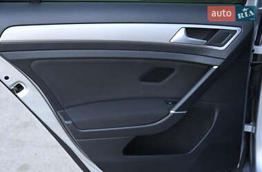 Хэтчбек Volkswagen e-Golf 2015 в 