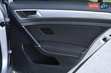 Хэтчбек Volkswagen e-Golf 2015 в 