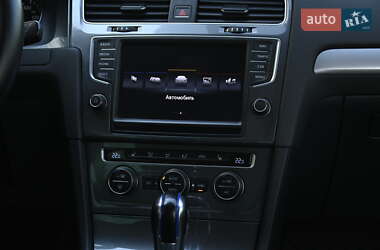 Хэтчбек Volkswagen e-Golf 2015 в 