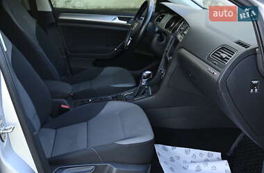 Хэтчбек Volkswagen e-Golf 2015 в 