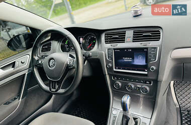 Хэтчбек Volkswagen e-Golf 2016 в 