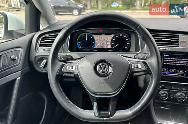 Хэтчбек Volkswagen e-Golf 2020 в 