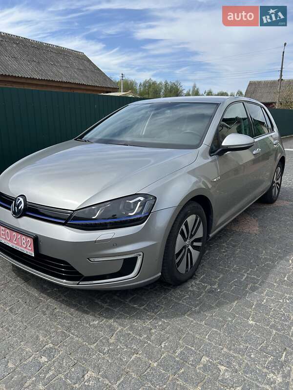 Хэтчбек Volkswagen e-Golf 2016 в Дубровице