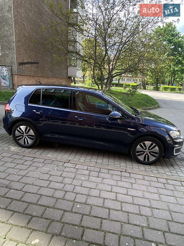 Хэтчбек Volkswagen e-Golf 2015 в Ивано-Франковске