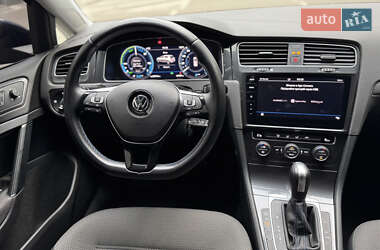Хетчбек Volkswagen e-Golf 2020 в 