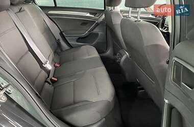 Хэтчбек Volkswagen e-Golf 2019 в 