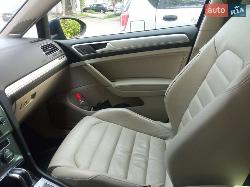 Хэтчбек Volkswagen e-Golf 2015 в Днепре