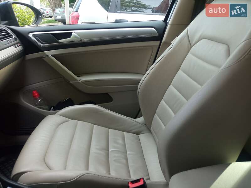 Хэтчбек Volkswagen e-Golf 2015 в Днепре