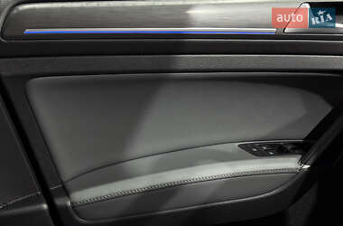 Хэтчбек Volkswagen e-Golf 2020 в 