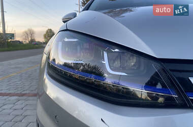 Хэтчбек Volkswagen e-Golf 2015 в 