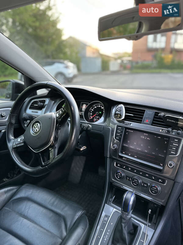 Хэтчбек Volkswagen e-Golf 2014 в Каменец-Подольском