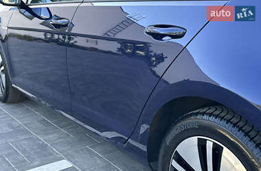 Хетчбек Volkswagen e-Golf 2020 в 
