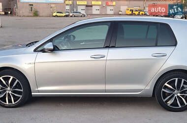 Хэтчбек Volkswagen e-Golf 2020 в 