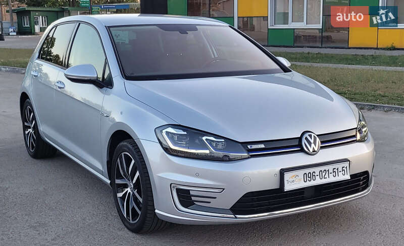 Хэтчбек Volkswagen e-Golf 2020 в 