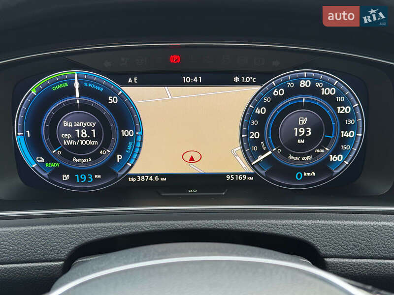 Хэтчбек Volkswagen e-Golf 2017 в Луцке фото 12 Хэтчбек Volkswagen e-Golf 2017 в Луцке