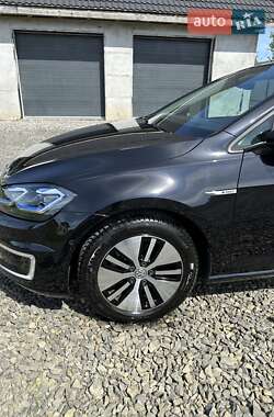 Хетчбек Volkswagen e-Golf 2018 в 