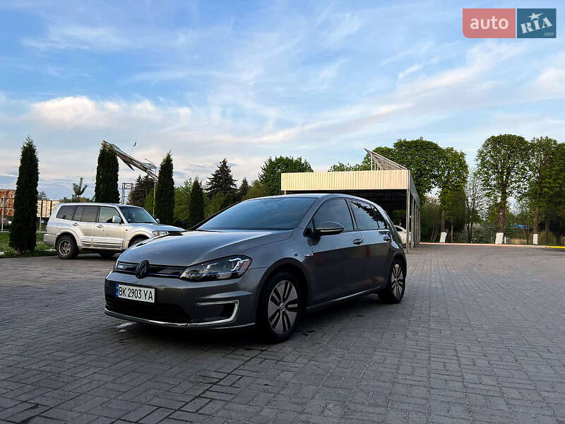 Volkswagen e-Golf 2015