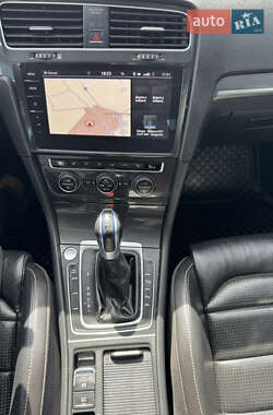 Хетчбек Volkswagen e-Golf 2018 в 