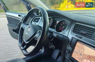 Хэтчбек Volkswagen e-Golf 2015 в 