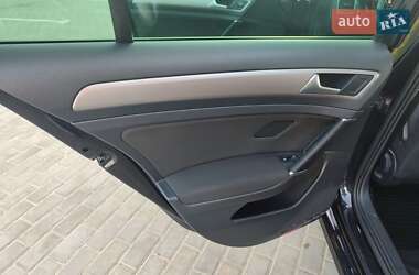 Хэтчбек Volkswagen e-Golf 2015 в 